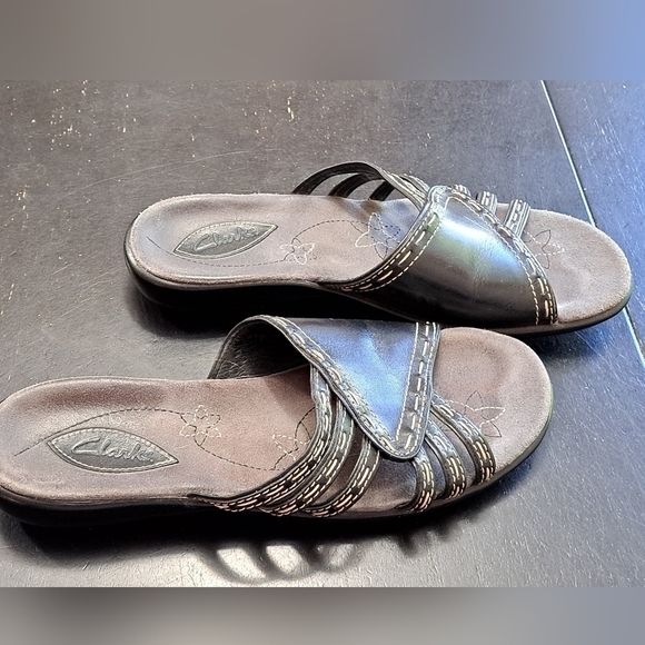 Clarks Black Leather Open Toe Slides  Size 7M - Picture 7 of 10